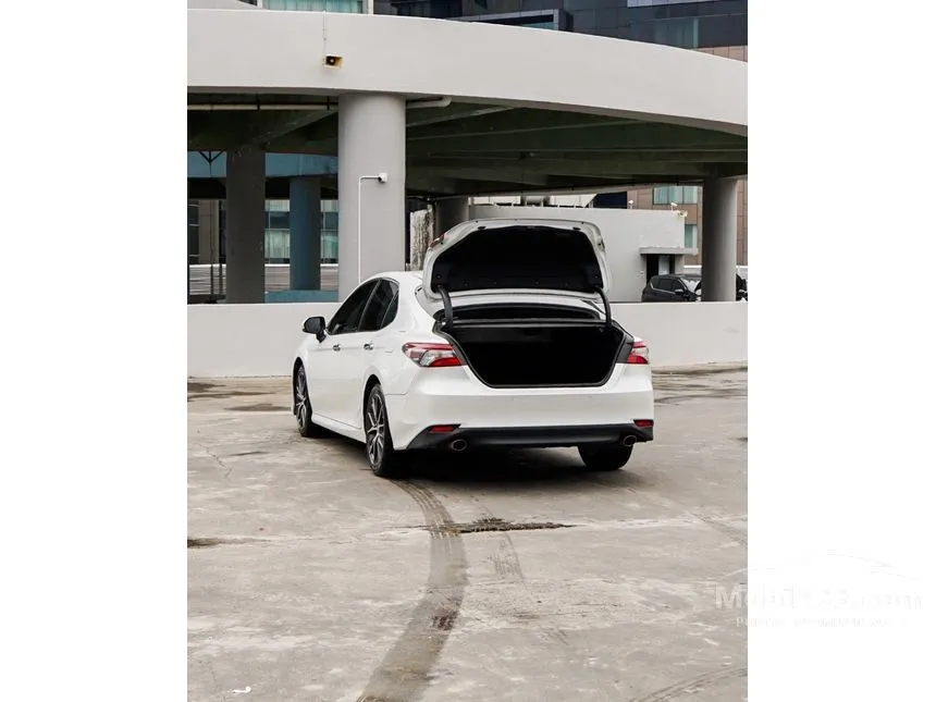 2022 Toyota Camry V Sedan