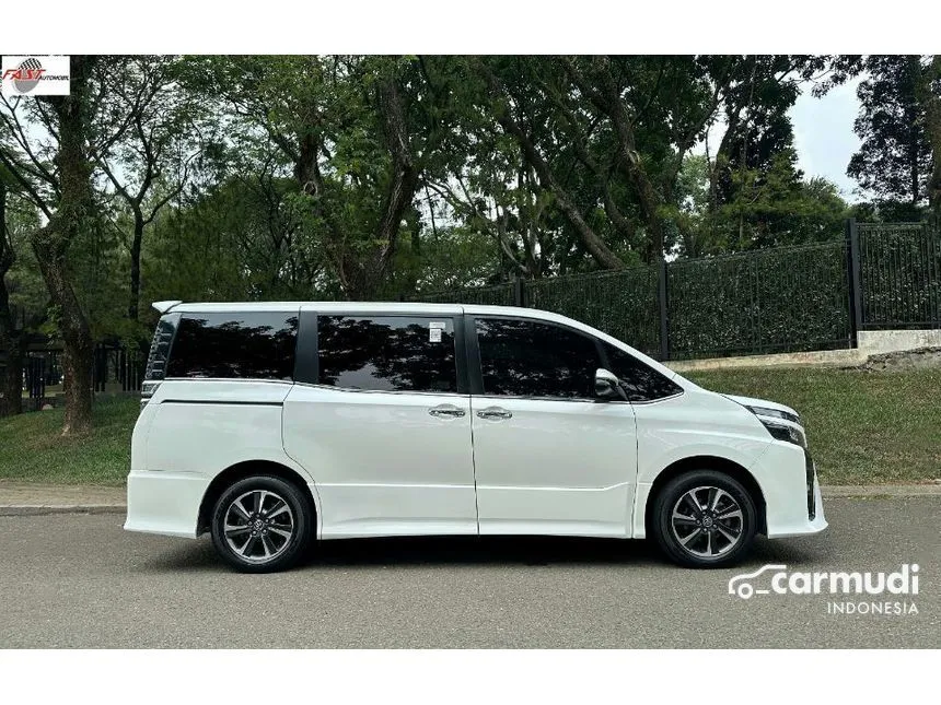 2021 Toyota Voxy Wagon