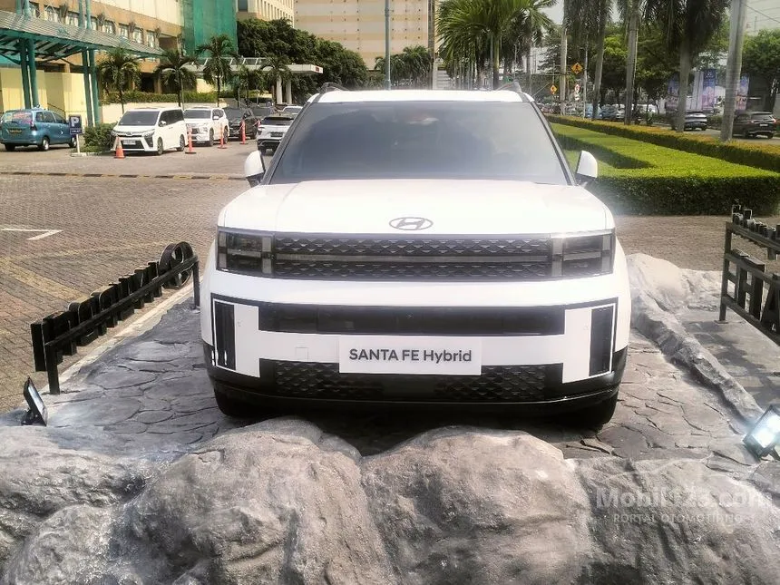 Jual Mobil Hyundai Santa Fe 2024 Calligraphy HEV 1.6 di Banten Automatic SUV Putih Rp 864.500.000