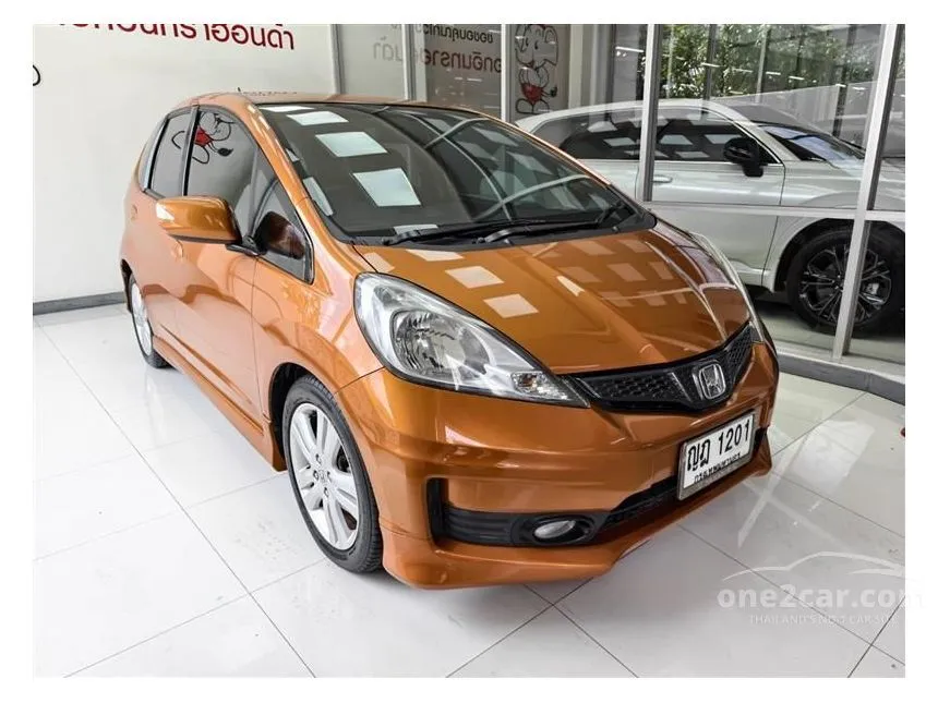 2011 Honda JAZZ SV Hatchback