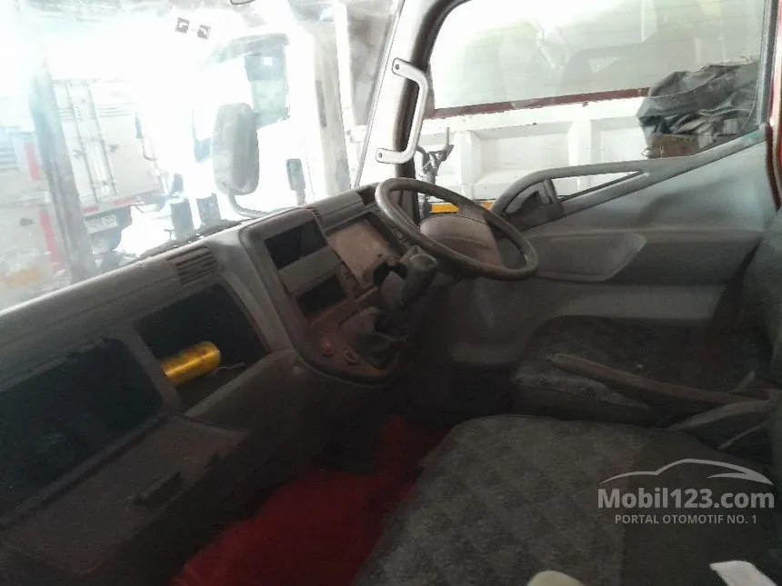 2014 Mitsubishi Colt Diesel FE71L Truck