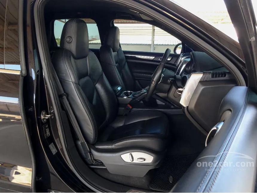 2012 Porsche CAYENNE SUV