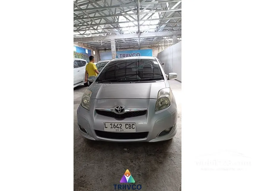 Jual Mobil Toyota Yaris 2010 E 1.5 di Jawa Timur Manual Hatchback Silver Rp 97.000.000