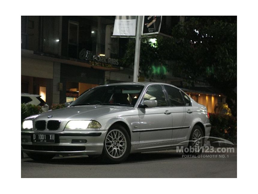 2001 BMW 325i Sedan