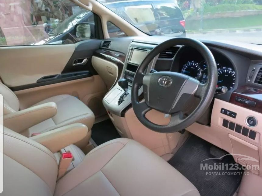 2014 Toyota Alphard X MPV