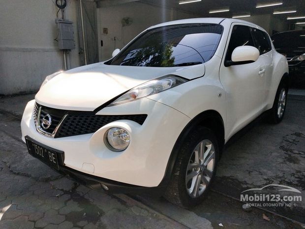 Nissan Juke Mobil bekas dijual di Jawa-timur Indonesia 