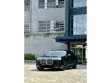 2025 BMW i7 0.0 xDrive60 Gran Lusso Sedan M-Sport ATPM (Limited Edition) Black on Smoke White