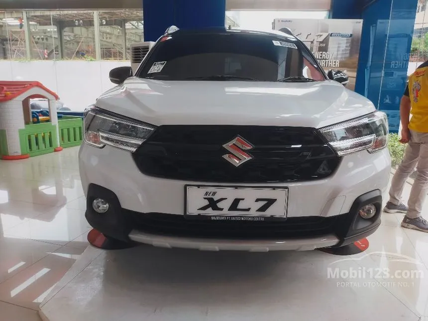 Jual Mobil Suzuki XL7 2024 Alpha Hybrid 1.5 di Jawa Timur Automatic SUV Putih Rp 210.000.000