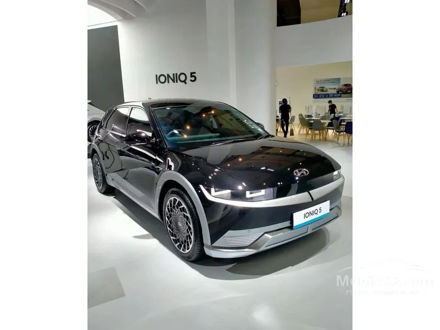 Jual Mobil Hyundai IONIQ 5 2023 Long Range Signature di DKI Jakarta Automatic Wagon Hitam Rp 690.000.000