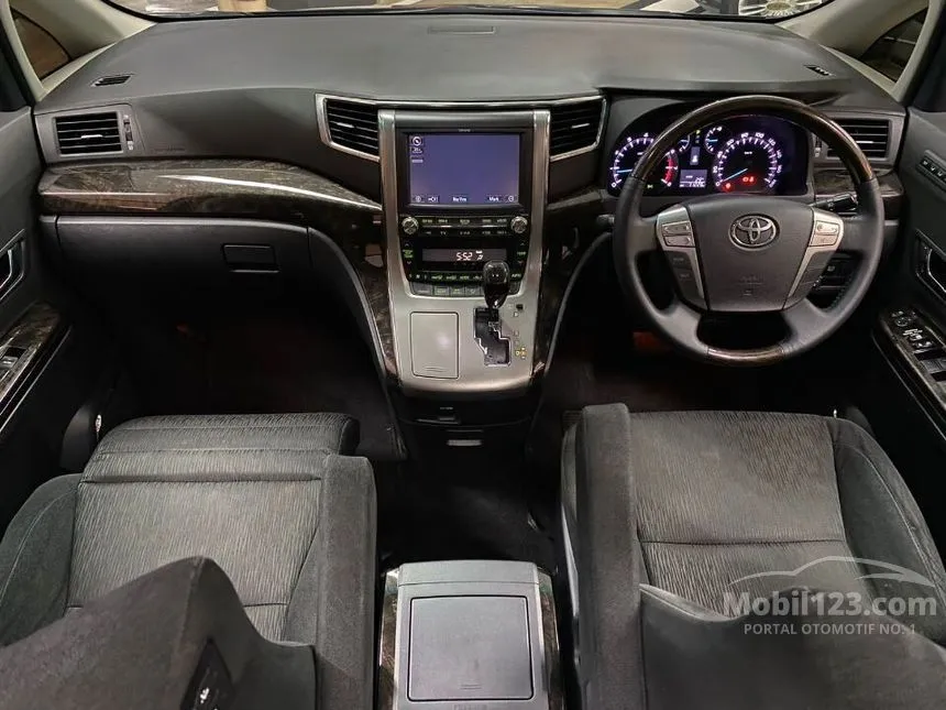 2013 Toyota Alphard SC MPV