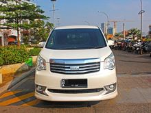 2013 Toyota NAV1 2.0 V MPV