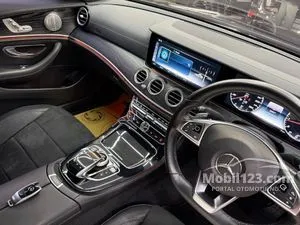 2017 Mercedes-Benz E300 2.0 AMG Line Sedan