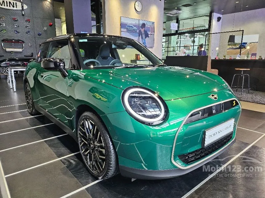 Jual Mobil MINI Cooper 2024 Cooper SE di Jawa Barat Automatic Hatchback Hijau Rp 1.117.000.000