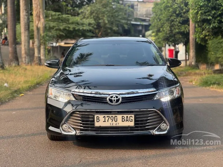 2016 Toyota Camry V Sedan
