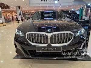 2025 BMW 520i 2.0 M Sport Sedan