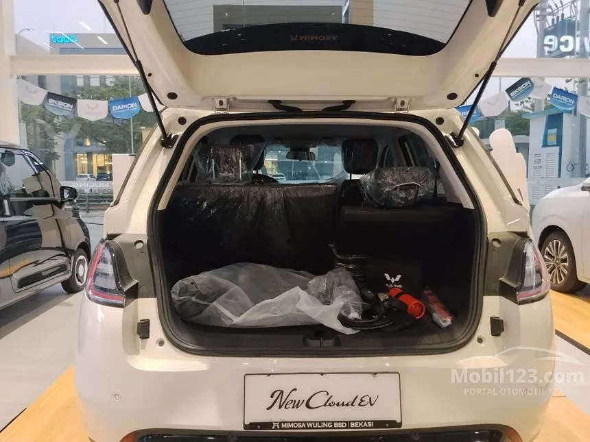 2025 Wuling Cloud EV Lite Hatchback