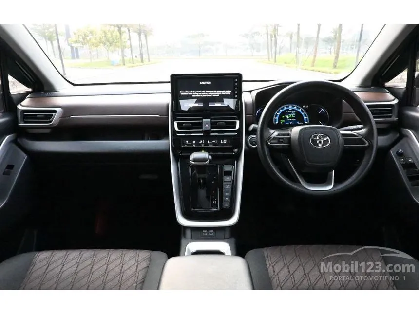 2022 Toyota Kijang Innova Zenix G HV (Premium Color) MPV