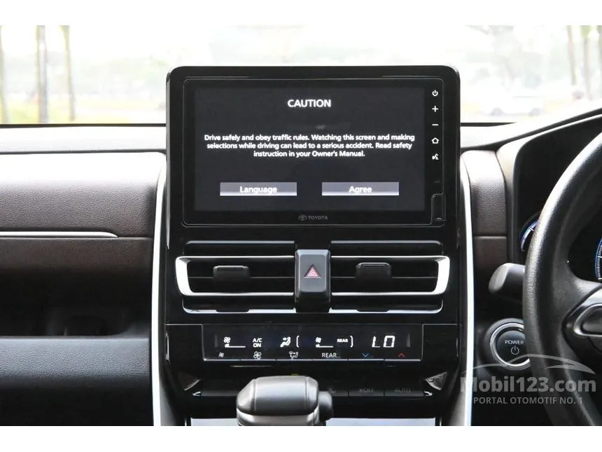 2022 Toyota Kijang Innova Zenix G HV (Premium Color) MPV