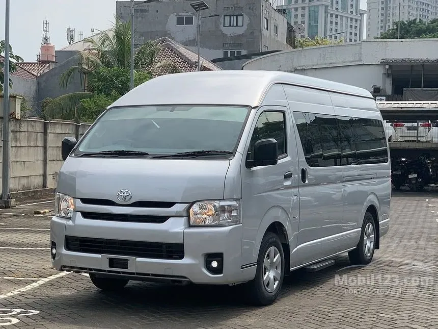 Jual Mobil Toyota Hiace 2024 Commuter 3.0 di Kalimantan Barat Manual Van Wagon Silver Rp 450.000.000