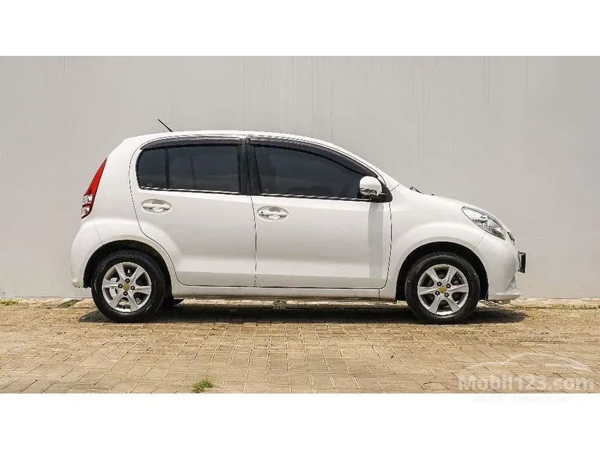 2014 Daihatsu Sirion D Hatchback