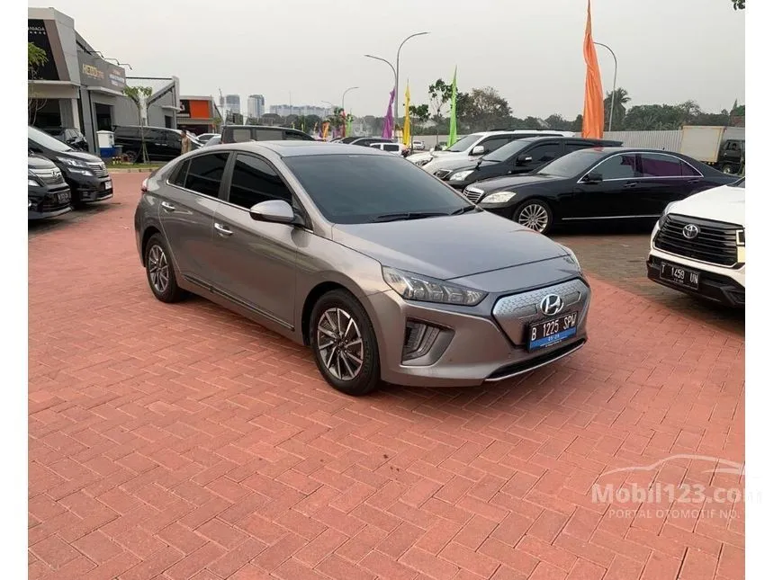 Jual Mobil Hyundai IONIQ 2021 Electric Signature di DKI Jakarta Automatic Fastback Silver Rp 400.000.000