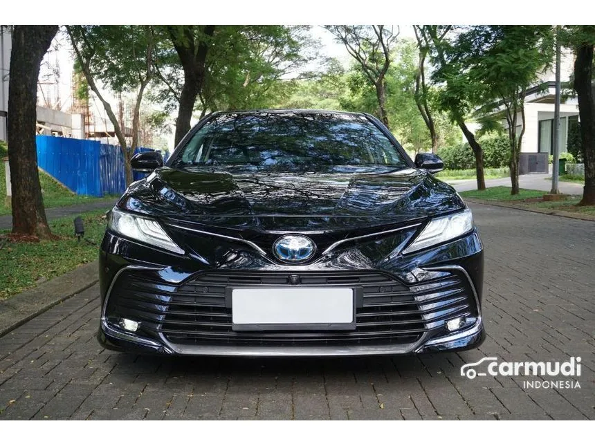 2022 Toyota Camry Hybrid (Premium Color) Sedan
