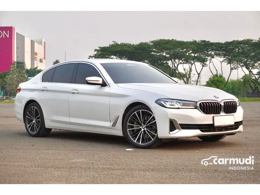 2022 BMW 530i Opulence Sedan