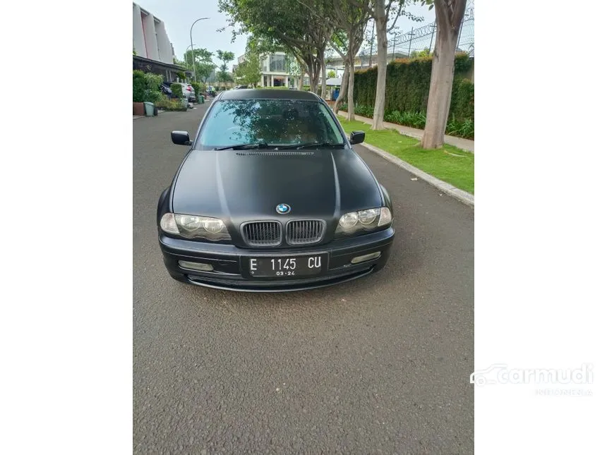 2000 BMW 323i Sedan