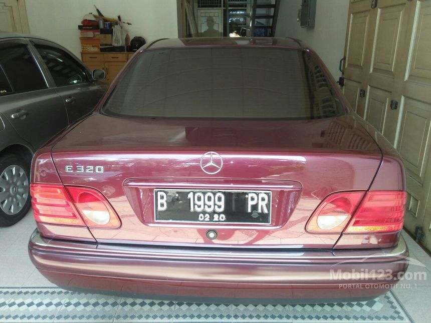 1996 Mercedes-Benz E320 W124 3.2 L6 Automatic Sedan