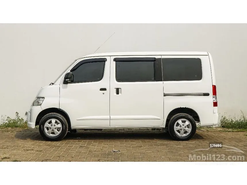 2022 Daihatsu Gran Max Mini Bus D PS Van