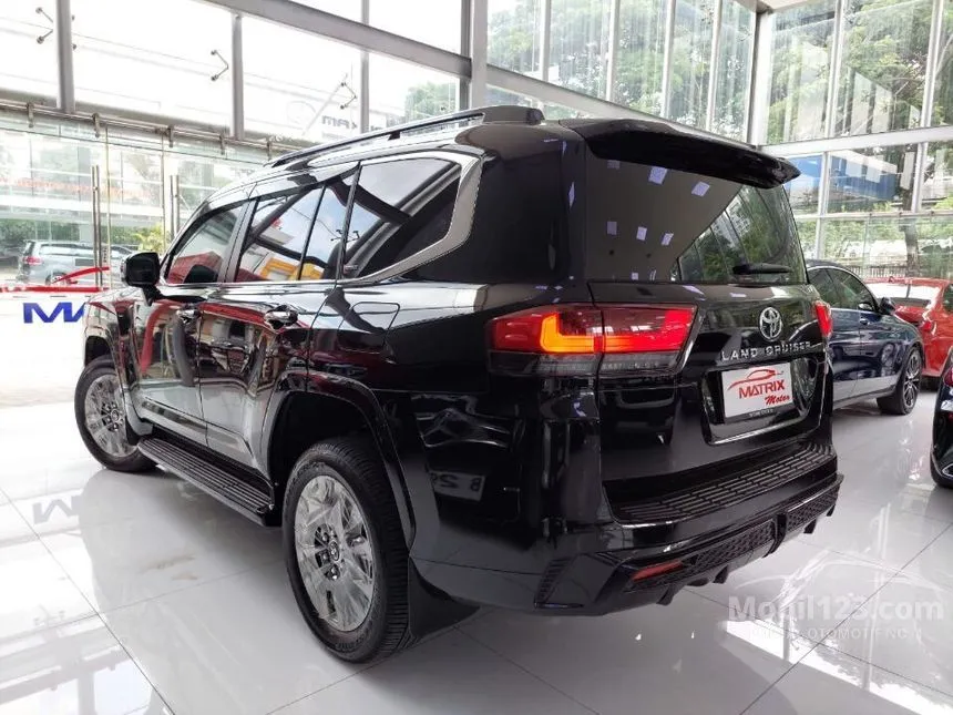 2022 Toyota Land Cruiser VX-R 70th Anniversary SUV