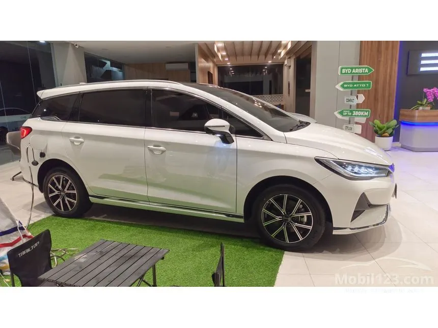 2025 BYD M6 Superior Captain 6-seater MPV