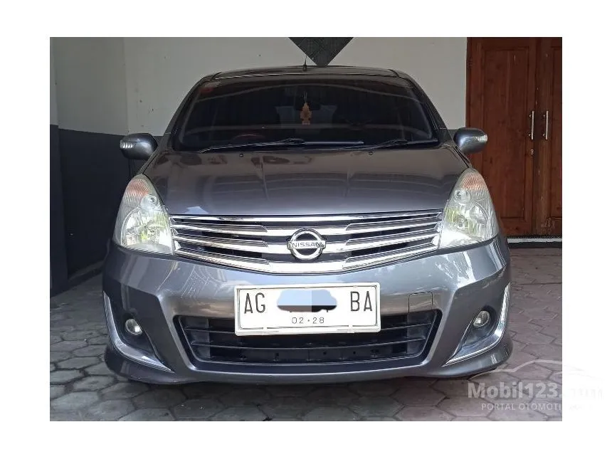 Jual Mobil Nissan Grand Livina 2013 Ultimate 1.5 di Jawa Timur Automatic MPV Abu