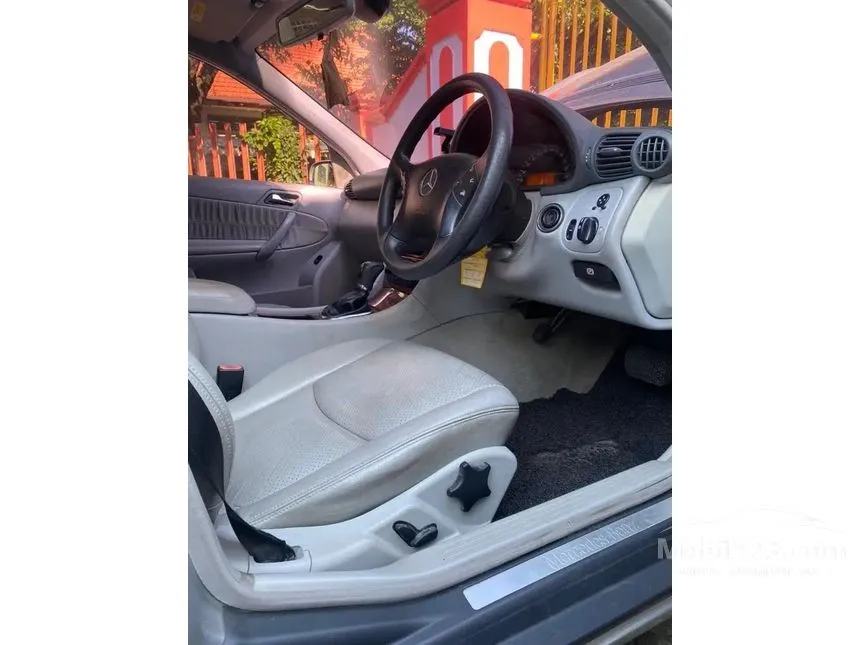 2004 Mercedes-Benz C180 Sedan