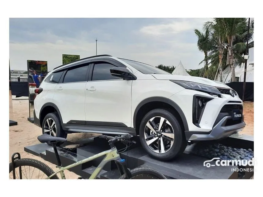 Jual Mobil Daihatsu Terios 2024 R Custom 1.5 di Jawa Barat Automatic SUV Putih Rp 300.000.000