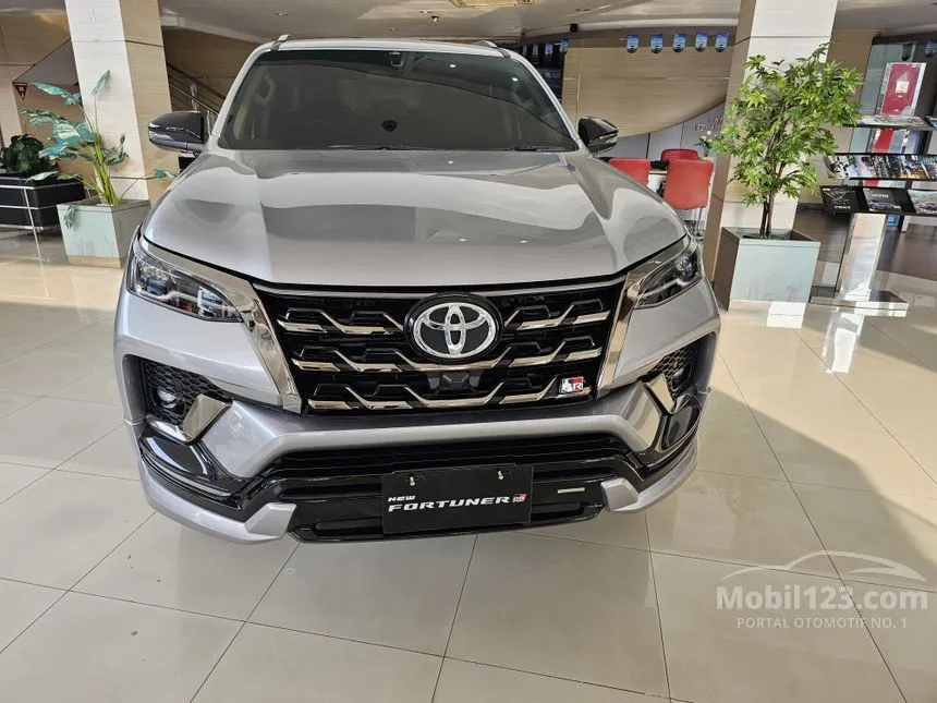 Jual Mobil Toyota Fortuner 2024 GR Sport 2.8 di Kalimantan Timur Automatic SUV Silver Rp 546.300.000