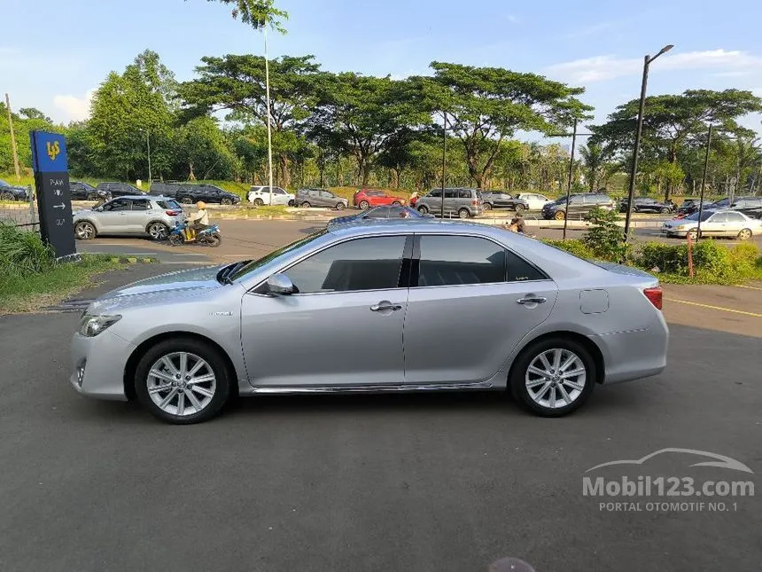 2012 Toyota Camry Hybrid Sedan
