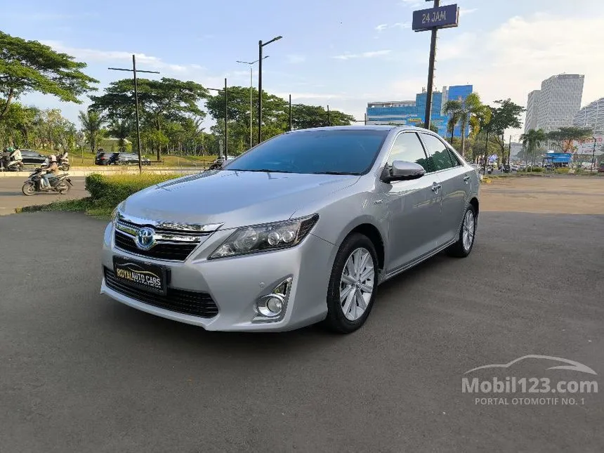 2012 Toyota Camry Hybrid Sedan