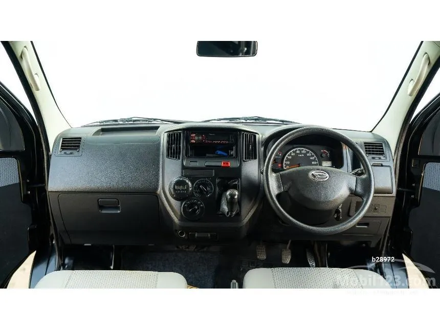 2021 Daihatsu Gran Max Mini Bus D Van