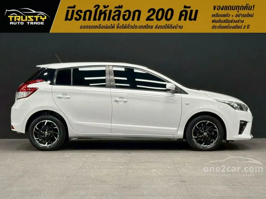 2013 Toyota YARIS E Hatchback