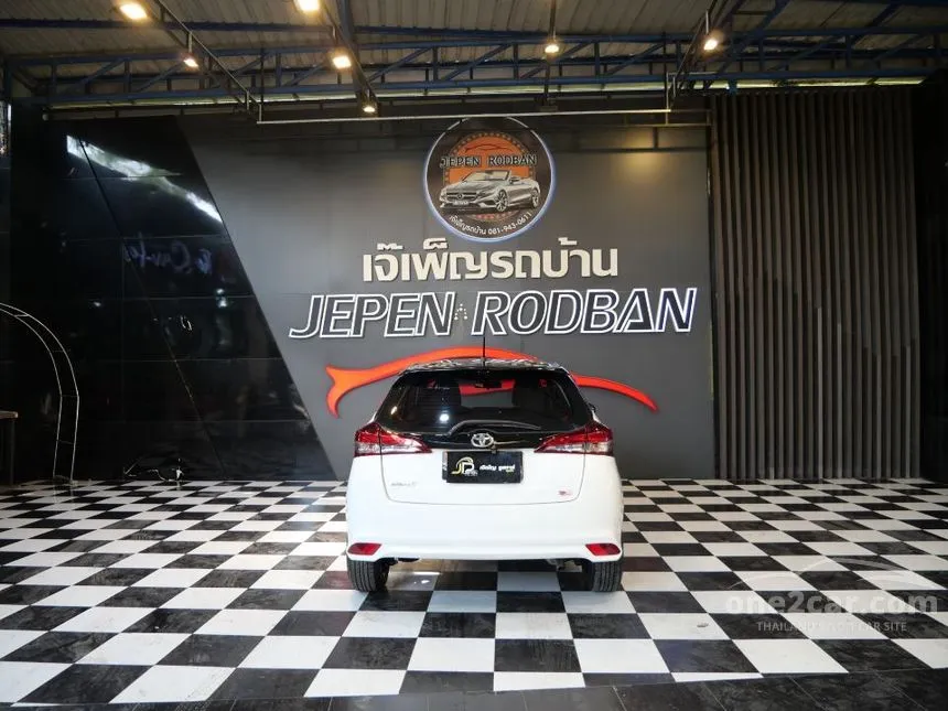 2021 Toyota YARIS Entry Hatchback