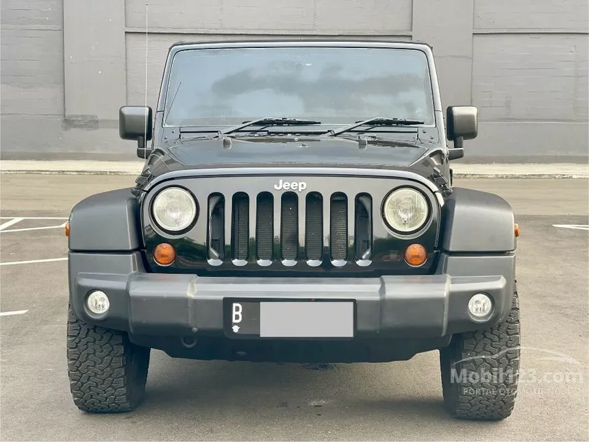 Jual Mobil Jeep Wrangler 2011 Rubicon Unlimited 4 Door 3.8 di DKI Jakarta Automatic SUV Hitam Rp 689.000.000