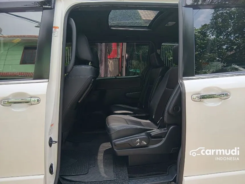 2017 Toyota Voxy MPV