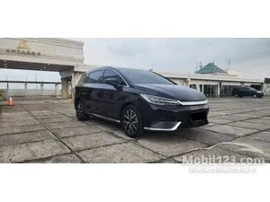 2025 BYD M6 Superior Captain 6 Seater MPV