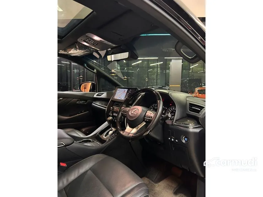 2022 Lexus LM 350 7 Seater MPV