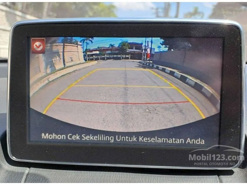 Jual Mobil Mazda 2 2015 GT 1.5 di Jawa Timur Automatic Hatchback Putih Rp 190.000.000