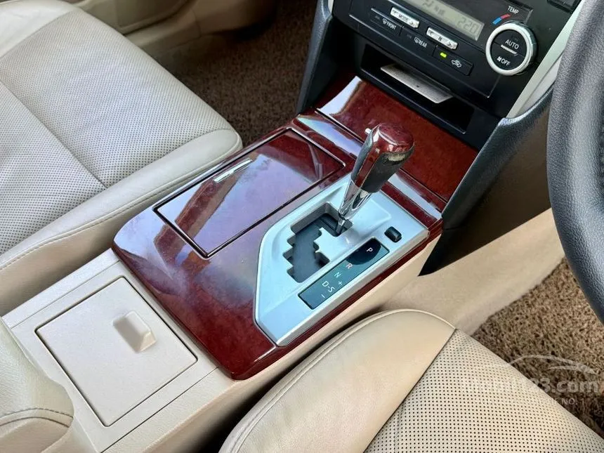 2013 Toyota Camry V Sedan