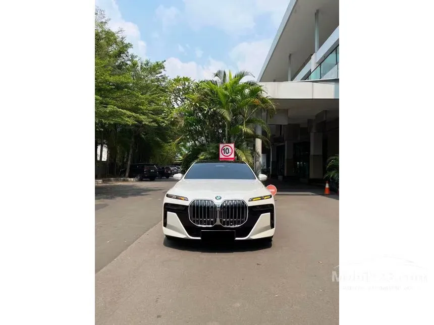 2024 BMW 735i M Sport Sedan