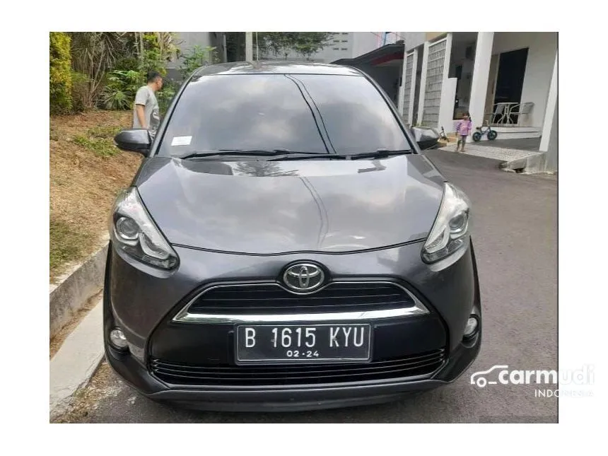 Jual Mobil Toyota Sienta 2017 V 1.5 di Jawa Barat Automatic MPV Abu