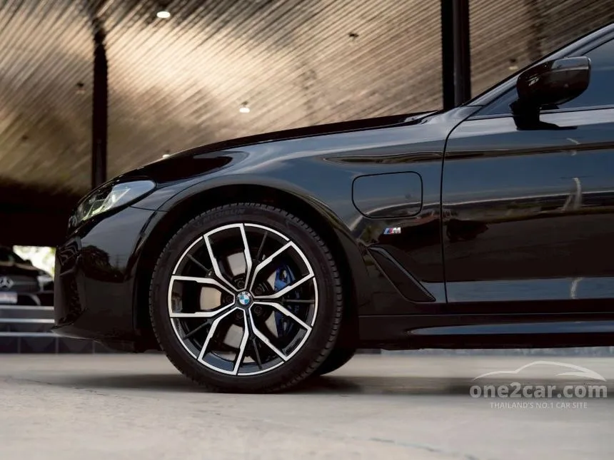 2022 BMW 530e M Sport Sedan